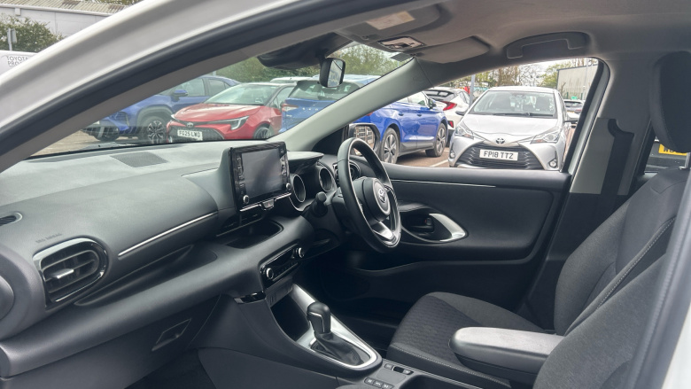 Toyota Yaris 1.5 Hybrid Design 5dr CVT Hybrid Hatchback